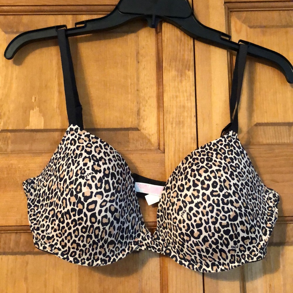 - PINK Victoria’s Secret Lightly Lined Bra